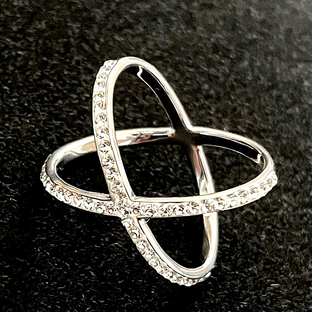 SILVER CRISS CROSS RING SIZE 7